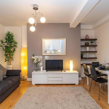 Location! 2 Bed/2Bath - Pro Host Lejlighed London Eksteriør billede